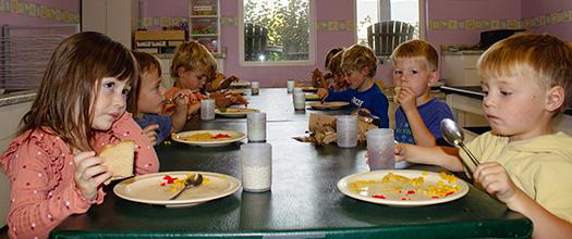 Preschool students eating snacks